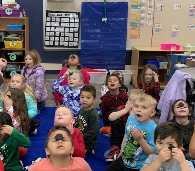 Kindergarten cookie eating