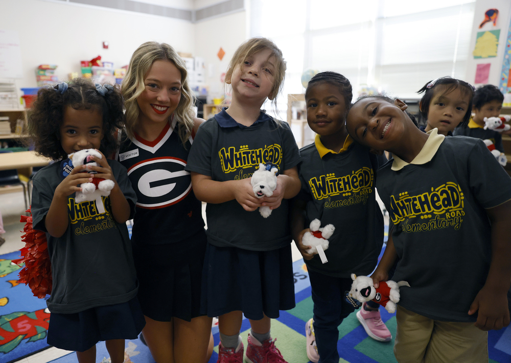 Pre-K students with UGA cheerleader