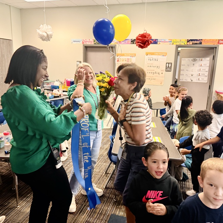 AP Boles honors Ms Dorfman with her award 