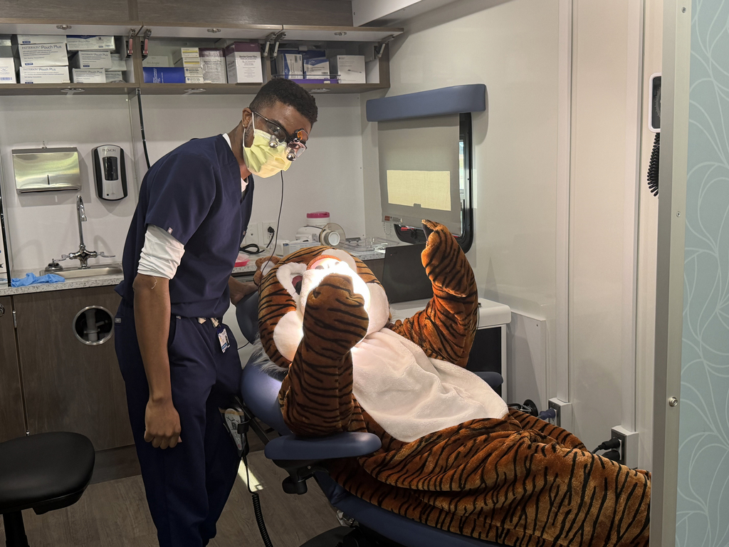 Mobile dental clinic photo