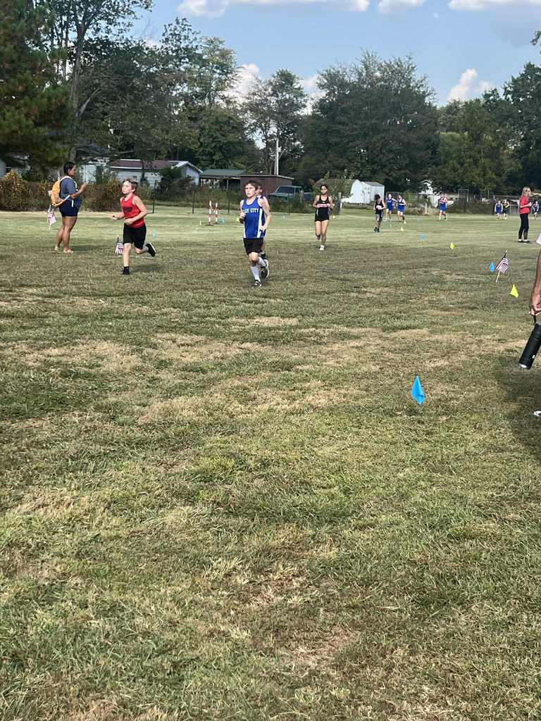 CCJH/Flora Co-op Cross Country had a great meet at Geff! The students finished as follows - JV: Arias - 6th, Parker - 11th Varsity: Daniel - 2nd, Hadley - 3rd, Halle (Flora) - 4th, Finley - 5th, Delaney - 7th