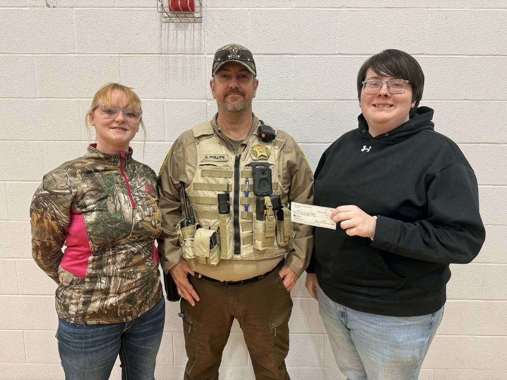 SRO Ray Phillips presented both the junior class and senior class with checks on behalf of Clay County FOP Lodge 603. Accepting on behalf of the junior class for prom is Kynadie Mitchel and Jackson Dye. Accepting on behalf of the senior class for post prom is Kamden Bruner, Cayden Craig, and Johnnie Mooney.