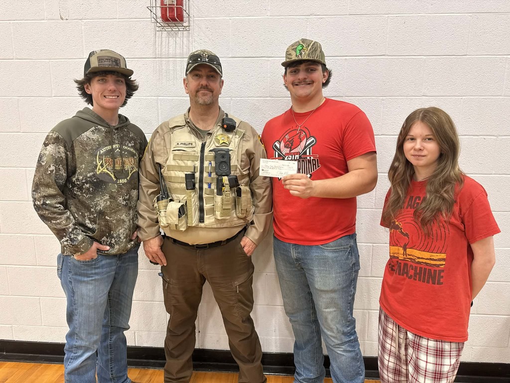 SRO Ray Phillips presented both the junior class and senior class with checks on behalf of Clay County FOP Lodge 603. Accepting on behalf of the junior class for prom is Kynadie Mitchel and Jackson Dye. Accepting on behalf of the senior class for post prom is Kamden Bruner, Cayden Craig, and Johnnie Mooney.