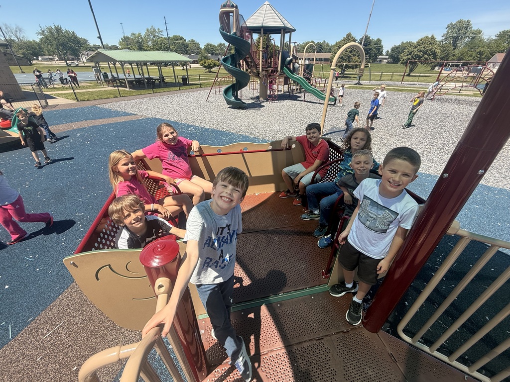 On Thursday, librarian Mrs. Goodrum took elementary students who met their semester Accelerated Reader point goal to Musgrove Park in Olney for some food and fun. A total of 58 students met their AR goal and were eligible to attend. Thanks to the generosity of The Clay City Banking Co. students were treated to Domino’s pizza and Ginger Ale’s lemonade or sweet tea for lunch. Mrs. Goodrum provided students with popsicles as well. Overall, the students had a great time soaking in the sunshine on a beautiful day! Mrs. Goodrum would like to thank chaperones Mrs. Klein, Mrs. Snyder, Miss Fender, Miss Brynne, Miss Ninetta, and Miss Deanna and bus driver Miss Kim for helping on the trip. 