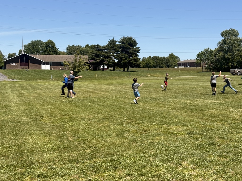 On Thursday, librarian Mrs. Goodrum took elementary students who met their semester Accelerated Reader point goal to Musgrove Park in Olney for some food and fun. A total of 58 students met their AR goal and were eligible to attend. Thanks to the generosity of The Clay City Banking Co. students were treated to Domino’s pizza and Ginger Ale’s lemonade or sweet tea for lunch. Mrs. Goodrum provided students with popsicles as well. Overall, the students had a great time soaking in the sunshine on a beautiful day! Mrs. Goodrum would like to thank chaperones Mrs. Klein, Mrs. Snyder, Miss Fender, Miss Brynne, Miss Ninetta, and Miss Deanna and bus driver Miss Kim for helping on the trip. 