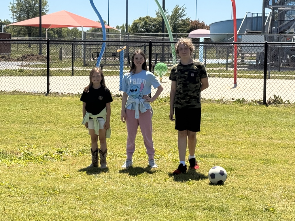 On Thursday, librarian Mrs. Goodrum took elementary students who met their semester Accelerated Reader point goal to Musgrove Park in Olney for some food and fun. A total of 58 students met their AR goal and were eligible to attend. Thanks to the generosity of The Clay City Banking Co. students were treated to Domino’s pizza and Ginger Ale’s lemonade or sweet tea for lunch. Mrs. Goodrum provided students with popsicles as well. Overall, the students had a great time soaking in the sunshine on a beautiful day! Mrs. Goodrum would like to thank chaperones Mrs. Klein, Mrs. Snyder, Miss Fender, Miss Brynne, Miss Ninetta, and Miss Deanna and bus driver Miss Kim for helping on the trip. 