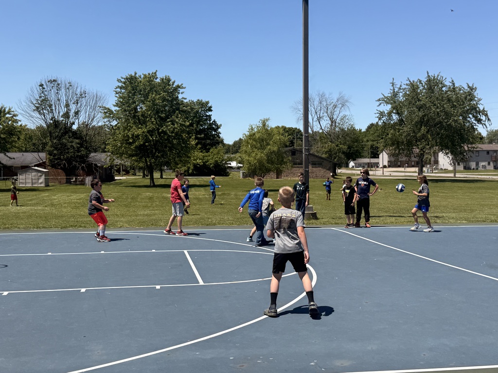 On Thursday, librarian Mrs. Goodrum took elementary students who met their semester Accelerated Reader point goal to Musgrove Park in Olney for some food and fun. A total of 58 students met their AR goal and were eligible to attend. Thanks to the generosity of The Clay City Banking Co. students were treated to Domino’s pizza and Ginger Ale’s lemonade or sweet tea for lunch. Mrs. Goodrum provided students with popsicles as well. Overall, the students had a great time soaking in the sunshine on a beautiful day! Mrs. Goodrum would like to thank chaperones Mrs. Klein, Mrs. Snyder, Miss Fender, Miss Brynne, Miss Ninetta, and Miss Deanna and bus driver Miss Kim for helping on the trip. 