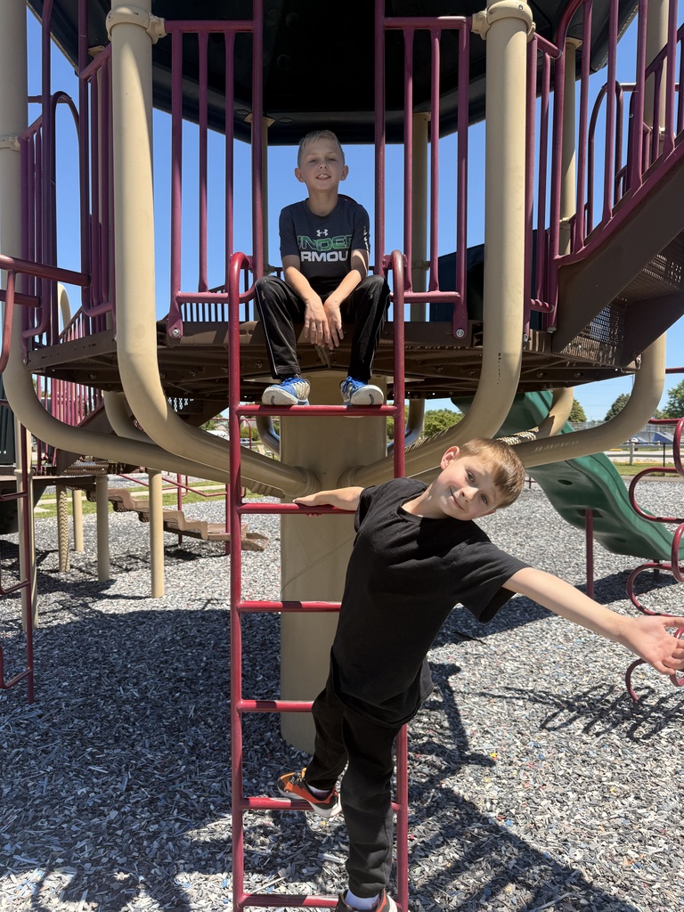 On Thursday, librarian Mrs. Goodrum took elementary students who met their semester Accelerated Reader point goal to Musgrove Park in Olney for some food and fun. A total of 58 students met their AR goal and were eligible to attend. Thanks to the generosity of The Clay City Banking Co. students were treated to Domino’s pizza and Ginger Ale’s lemonade or sweet tea for lunch. Mrs. Goodrum provided students with popsicles as well. Overall, the students had a great time soaking in the sunshine on a beautiful day! Mrs. Goodrum would like to thank chaperones Mrs. Klein, Mrs. Snyder, Miss Fender, Miss Brynne, Miss Ninetta, and Miss Deanna and bus driver Miss Kim for helping on the trip. 