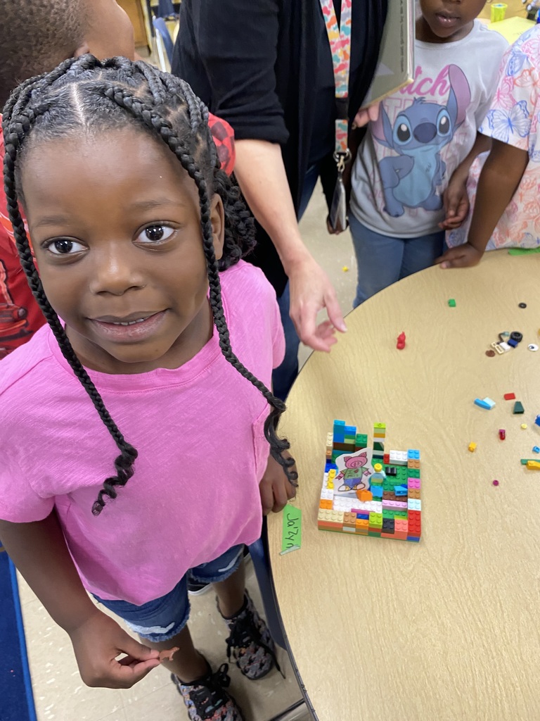 Kindergarten Builds Big Ideas with " The Three Little Pigs"!