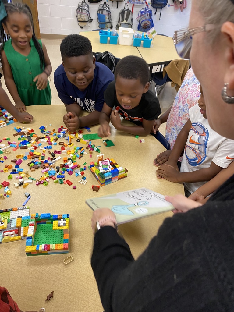 Kindergarten Builds Big Ideas with " The Three Little Pigs"!