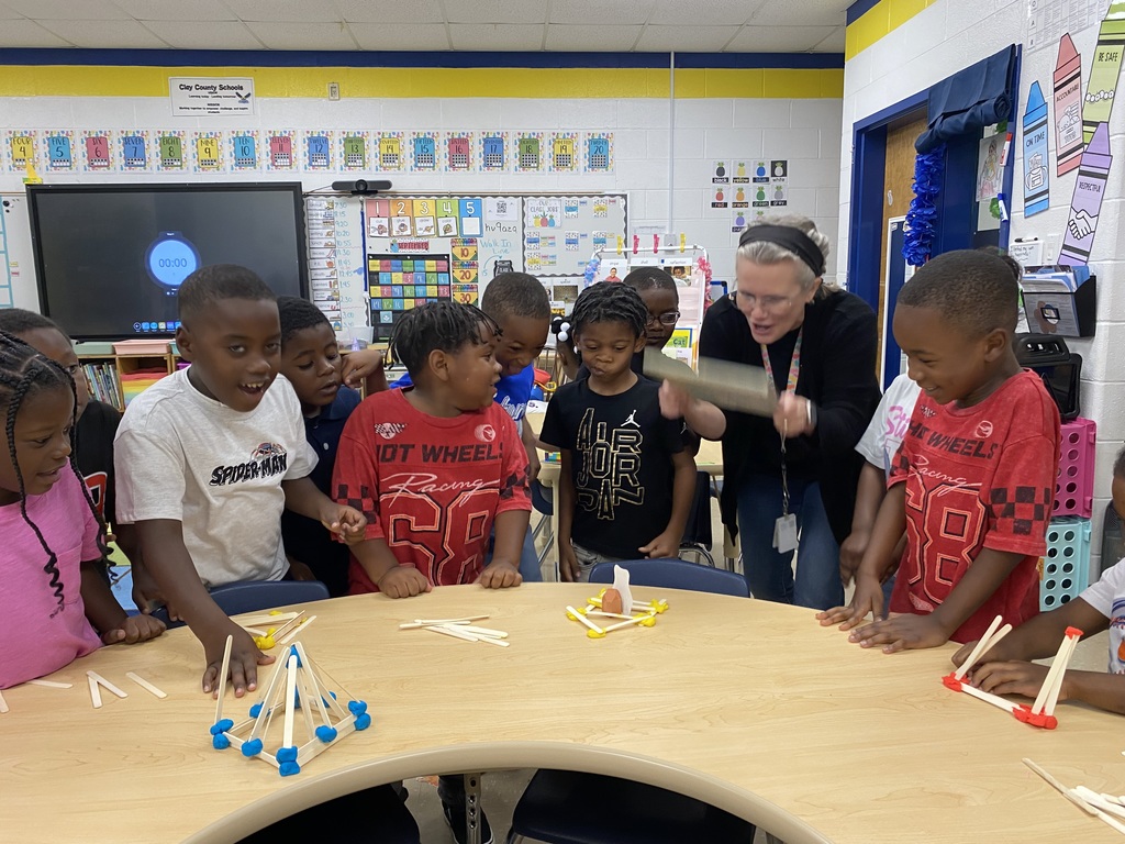 Kindergarten Builds Big Ideas with " The Three Little Pigs"!