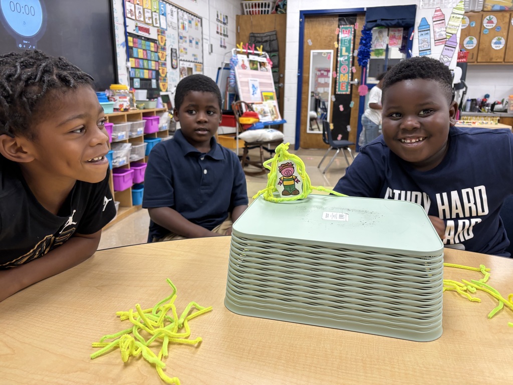 Kindergarten Builds Big Ideas with " The Three Little Pigs"!
