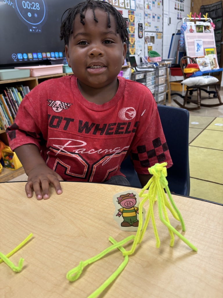 Kindergarten Builds Big Ideas with " The Three Little Pigs"!