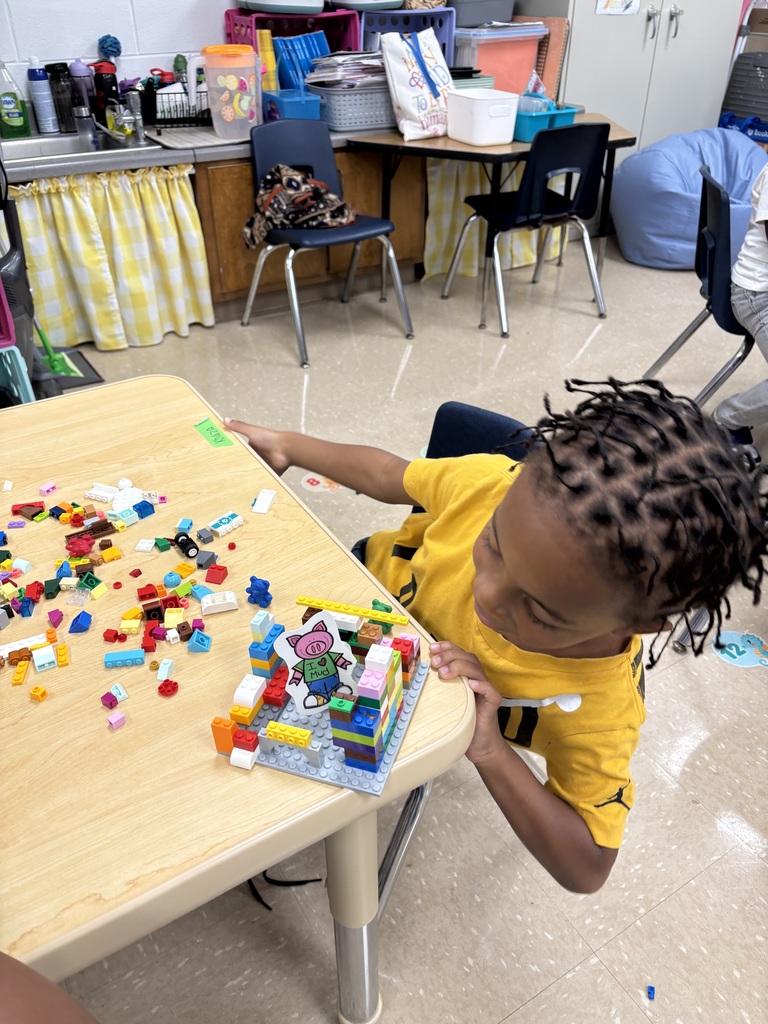 Kindergarten Builds Big Ideas with " The Three Little Pigs"!