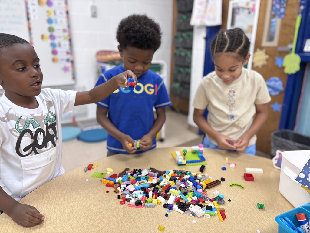 Mrs. Young's Kindergarten, The Three Little Pigs Story