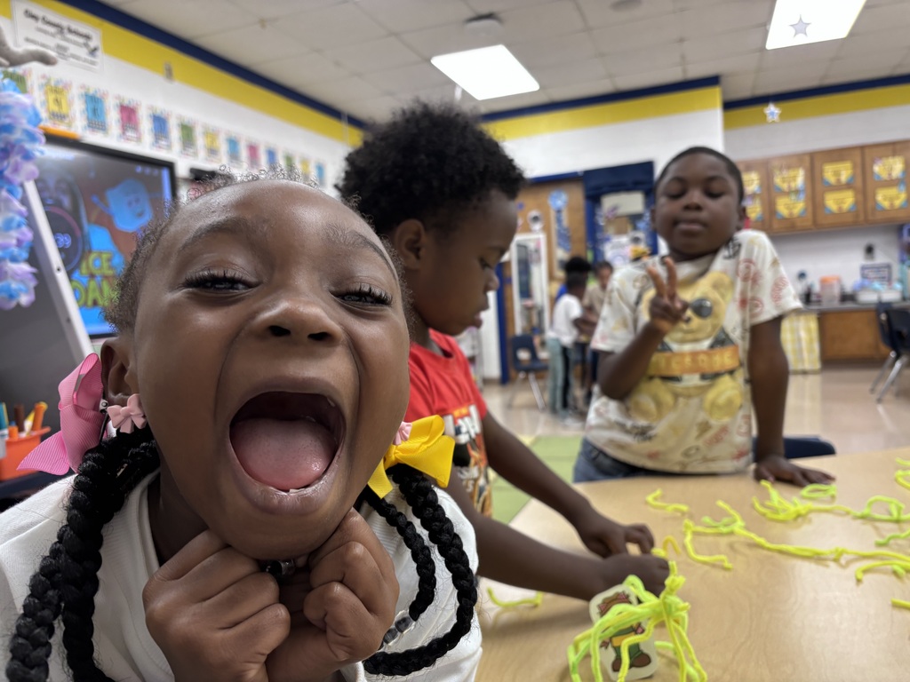 Mrs. Young's Kindergarten, The Three Little Pigs Story