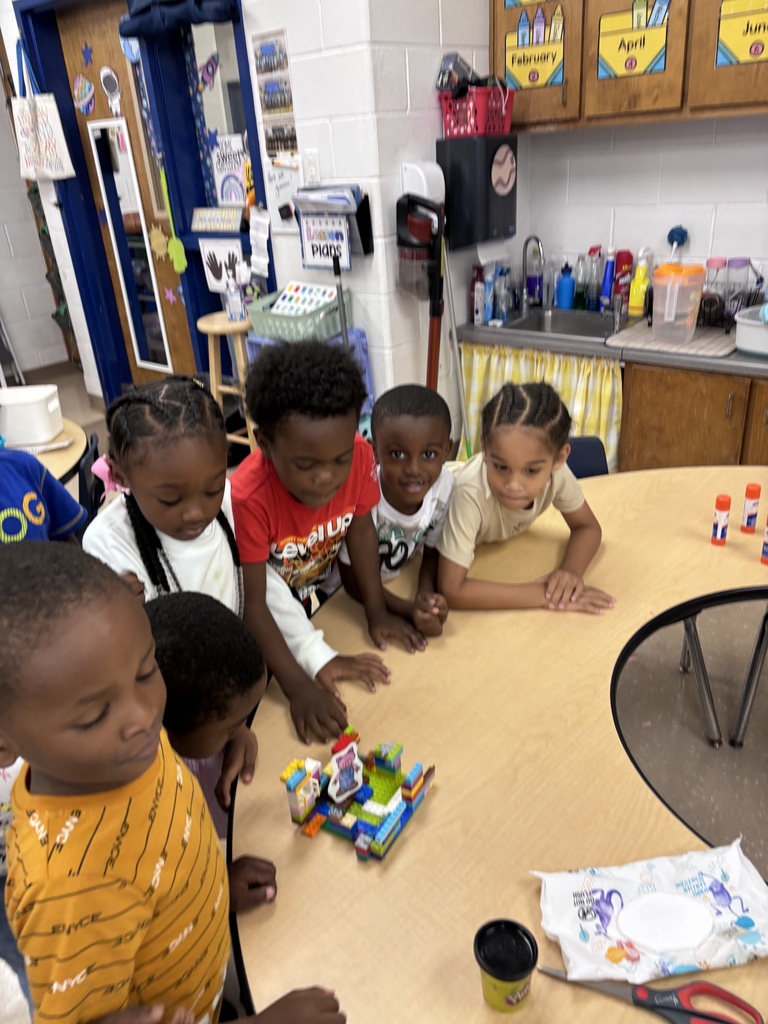 Mrs. Young's Kindergarten, The Three Little Pigs Story