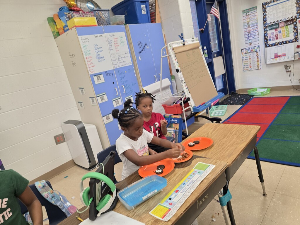 Mrs. Moreno's 1st Grade Spider Activity
