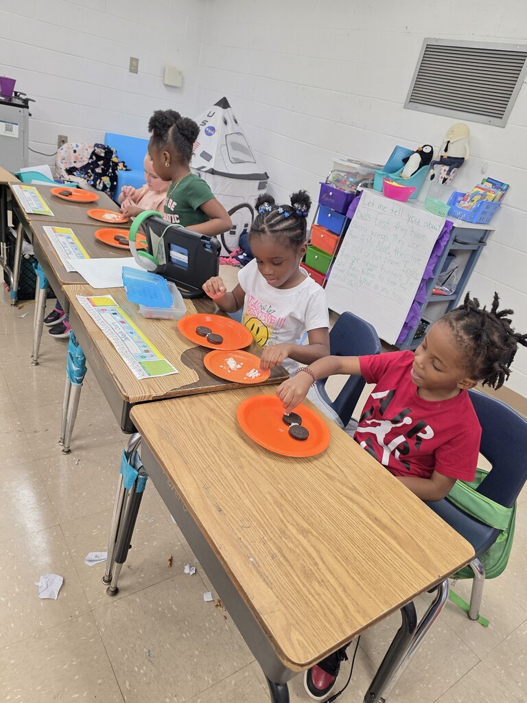 Mrs. Moreno's 1st Grade Spider Activity