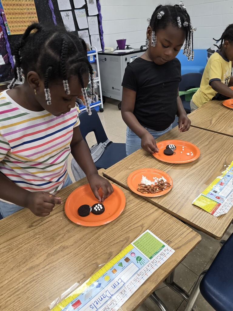 Mrs. Moreno's 1st Grade Spider Activity