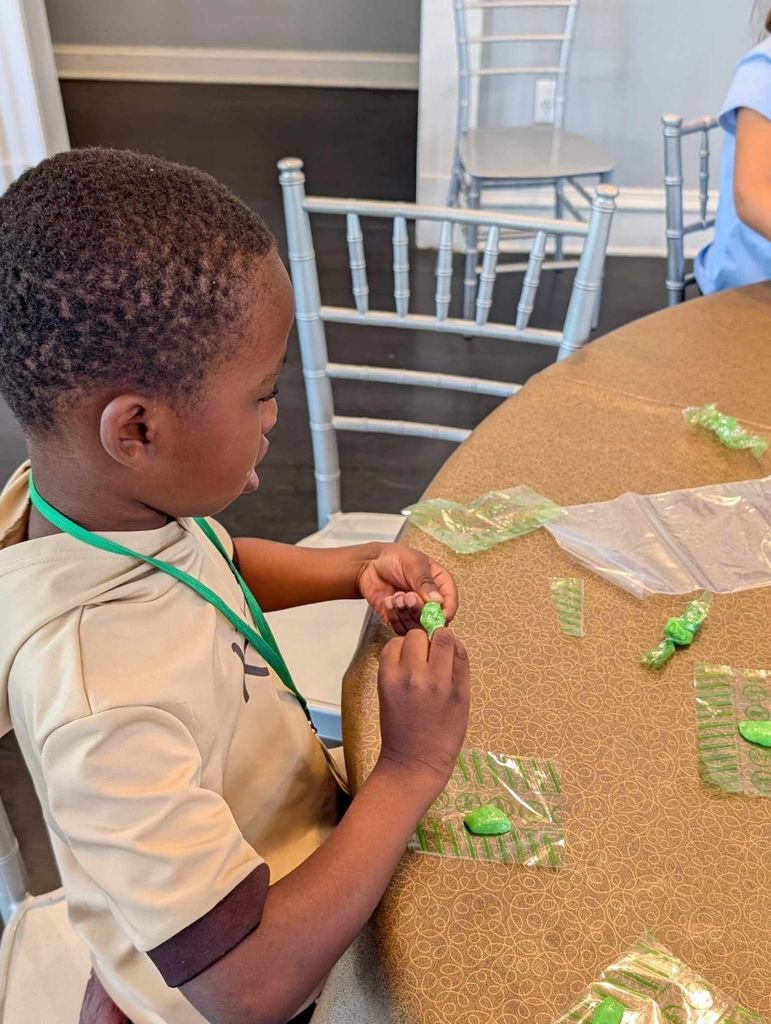 Miss Bragg's class had a sweet time on their field trip to Sweet Pete's! A fun day filled with learning and treats!