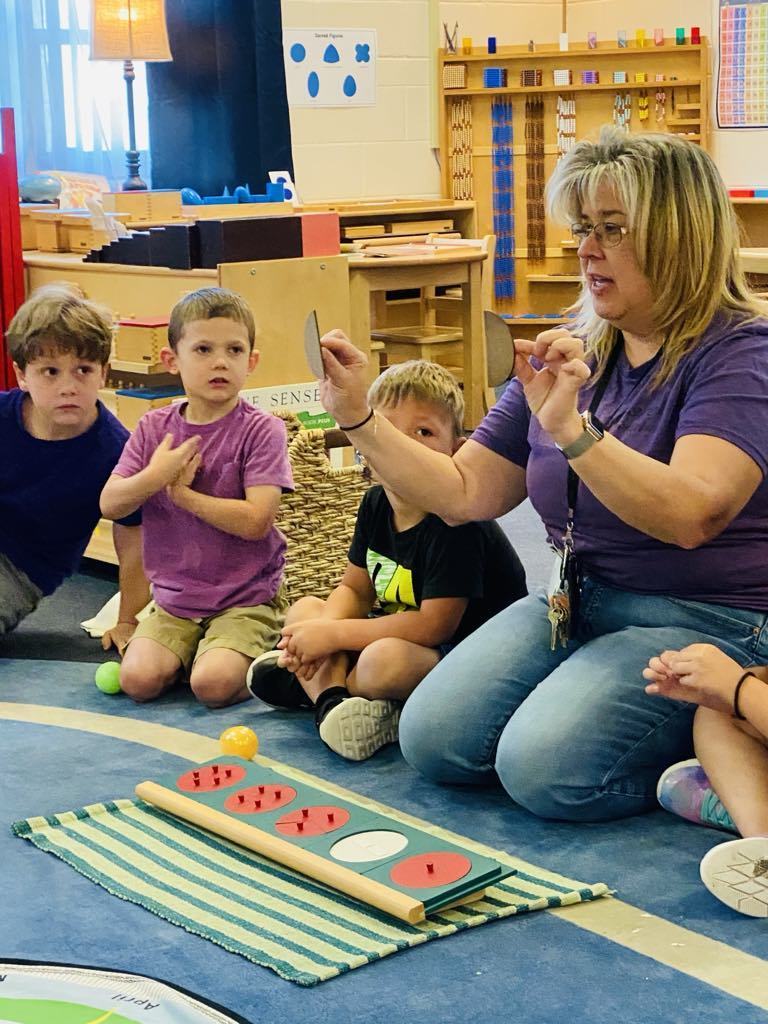 Mrs. Maly’s Primary Montessori class had an engaging, fun & delicious lesson on fractions!  This an annual culminating lesson for the students to learn how fractions are related to real life experiences!  So yummy too!  Thank you to Mrs. Humphrey for picking up the pizzas!  😊❤️🍕