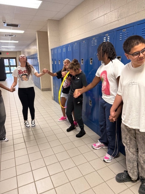 Ms. LaPierre’s class, students took on a fun teamwork challenge! 🤝 Working in a circle and holding hands, they had to pass a hula hoop all the way around without breaking the chain. The activity required communication, problem-solving, and cooperation. Afterwards, the class reflected on how teamwork is essential—both in the kitchen and in life.