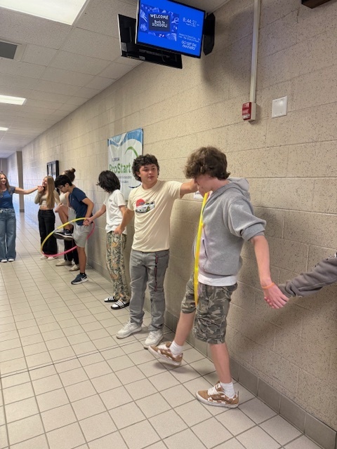 Ms. LaPierre’s class, students took on a fun teamwork challenge! 🤝 Working in a circle and holding hands, they had to pass a hula hoop all the way around without breaking the chain. The activity required communication, problem-solving, and cooperation. Afterwards, the class reflected on how teamwork is essential—both in the kitchen and in life.
