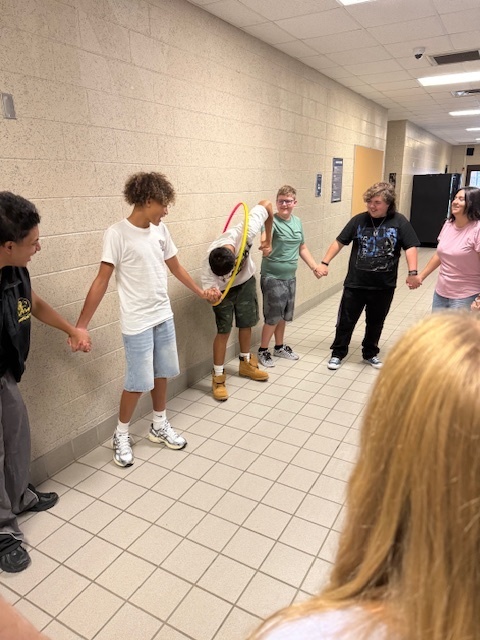 Ms. LaPierre’s class, students took on a fun teamwork challenge! 🤝 Working in a circle and holding hands, they had to pass a hula hoop all the way around without breaking the chain. The activity required communication, problem-solving, and cooperation. Afterwards, the class reflected on how teamwork is essential—both in the kitchen and in life.