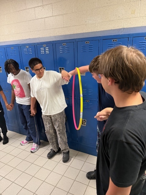 Ms. LaPierre’s class, students took on a fun teamwork challenge! 🤝 Working in a circle and holding hands, they had to pass a hula hoop all the way around without breaking the chain. The activity required communication, problem-solving, and cooperation. Afterwards, the class reflected on how teamwork is essential—both in the kitchen and in life.