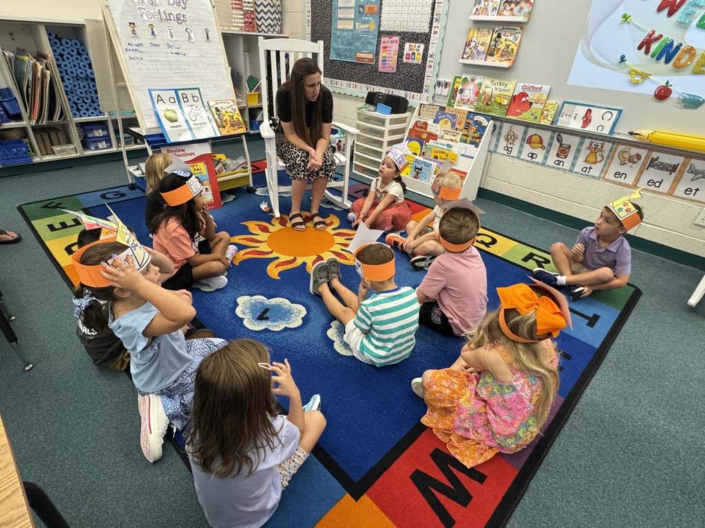 Students sitting on the rug in kinder class