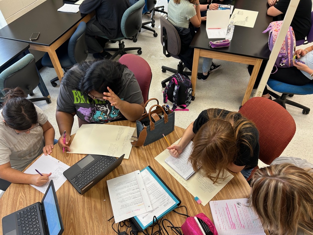 Mr. Ley’s My Gov and Government Honors students dove into the landmark Supreme Court case Marbury v. Madison. 💼⚖️ Students analyzed the lasting impact of the decision and identified the parts of the Constitution or legislation it referenced. Working collaboratively, they brought their ideas to life in creative poster formats—showcasing both their critical thinking and teamwork skills! 📜🖊️