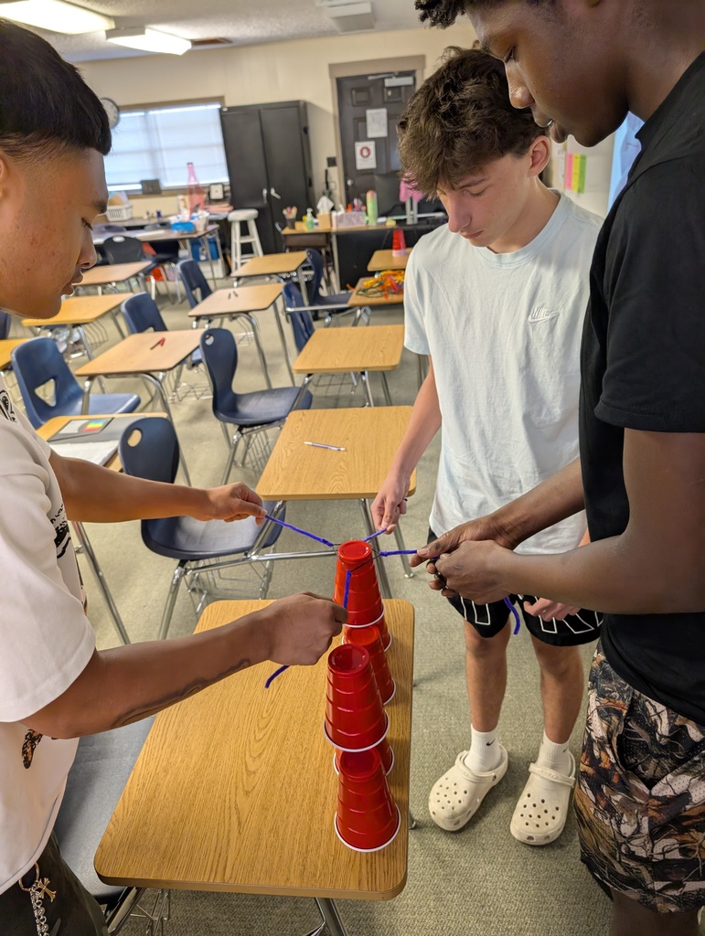 Ms. Henning’s reading students put their communication skills to the test! Working in teams without speaking, they relied on gestures and sounds to collaborate. Once they were allowed to talk, they quickly discovered how much easier it is to succeed with clear and specific directions. A fun and eye-opening lesson in the power of communication!