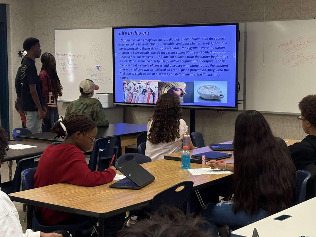 In Ms. Johnston’s 9th Grade Medical Skills class, students collaborated in groups to research the History of Healthcare and then presented their findings to the class, showcasing how medicine has evolved over time. In addition to building content knowledge, students practiced evaluations and peer feedback, preparing them for future leadership roles in healthcare and beyond.