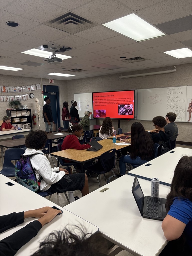 In Ms. Johnston’s 9th Grade Medical Skills class, students collaborated in groups to research the History of Healthcare and then presented their findings to the class, showcasing how medicine has evolved over time. In addition to building content knowledge, students practiced evaluations and peer feedback, preparing them for future leadership roles in healthcare and beyond.