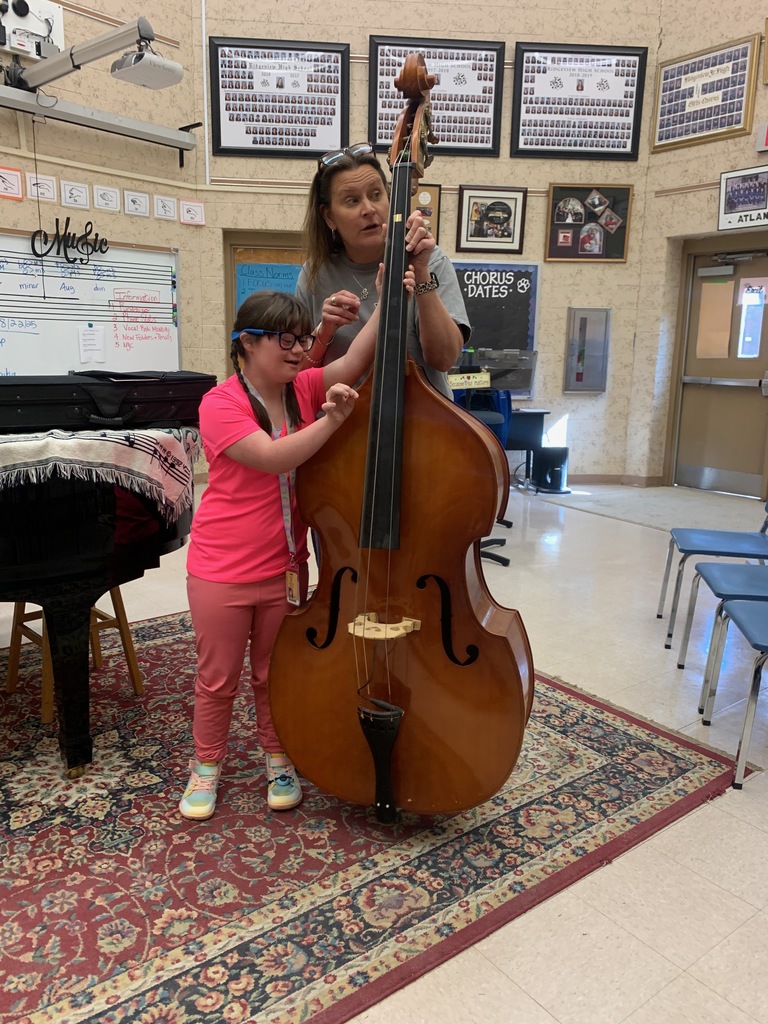 Our General Music students in Ms. Bice’s class had an exciting hands-on lesson learning about the double bass! Students got the chance to explore the instrument up close, discover how it produces sound, and even try out a few notes themselves. Hands-on experiences like these spark curiosity, build confidence, and make music come alive in the classroom.