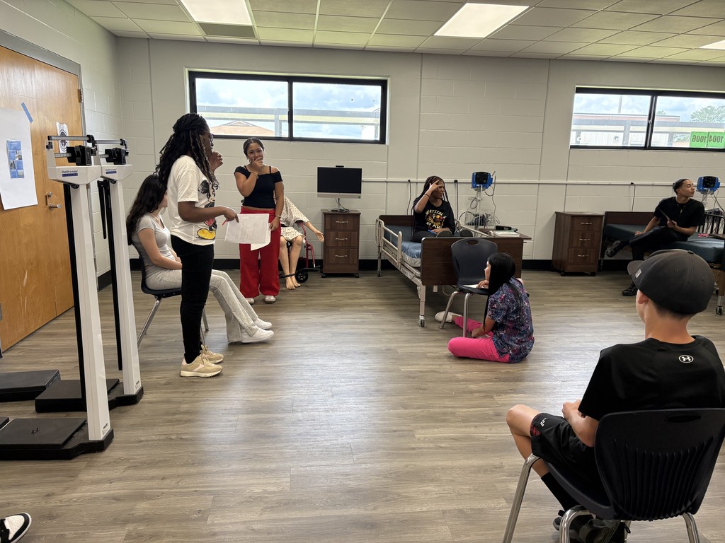 Ms. Johnson’s Medical Skills students brought their learning to life with skits demonstrating professional vs. unprofessional behavior in healthcare. Focusing on topics like confidentiality, body language, and appearance, students applied what they learned from Chapter 1—through class notes and a video on The Healthcare Worker—to highlight the importance of professionalism in the medical field.