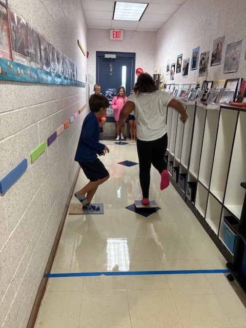 Mrs. Van De Water’s 4th grade class learned TEAM and STEAM last week. They learned ways of working together as a TEAM through STEAM activities.