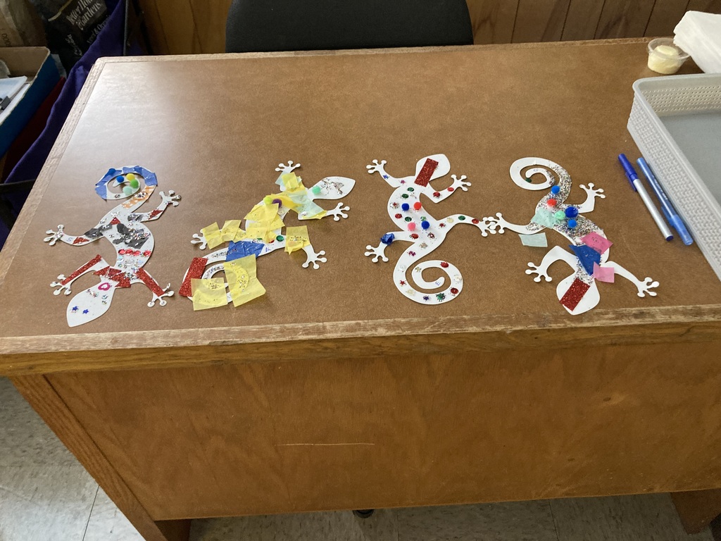 Last week, students in Ms. Sensenich’s class learned all about lizards and geckos before bringing their new knowledge to life through art! With focus and creativity, they worked step by step to design their own colorful creations. This activity allowed students to connect science and art while practicing important skills such as following directions, building fine motor strength, and expressing ideas in a hands-on way. 