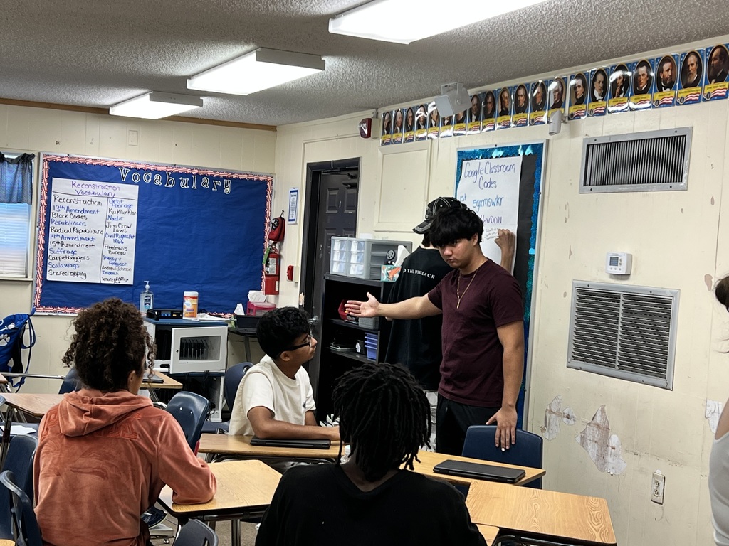 Collaboration and critical thinking were on full display in Ms. Mayfield’s AICE U.S. History class! Students worked in groups, shared ideas, and debated some of the most challenging questions of Reconstruction — how to reunify the Union, secure freedom, and shape the nation’s future. Through teamwork, discussion, and problem-solving, our Panthers are not just learning history — they’re learning to think like historians.