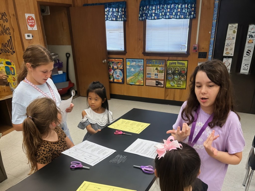 Creswell & Frendah's classes  science lab together