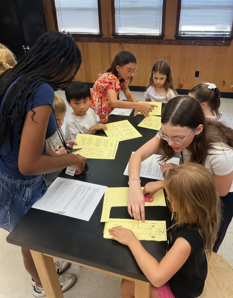 Creswell & Frendah's classes  science lab together