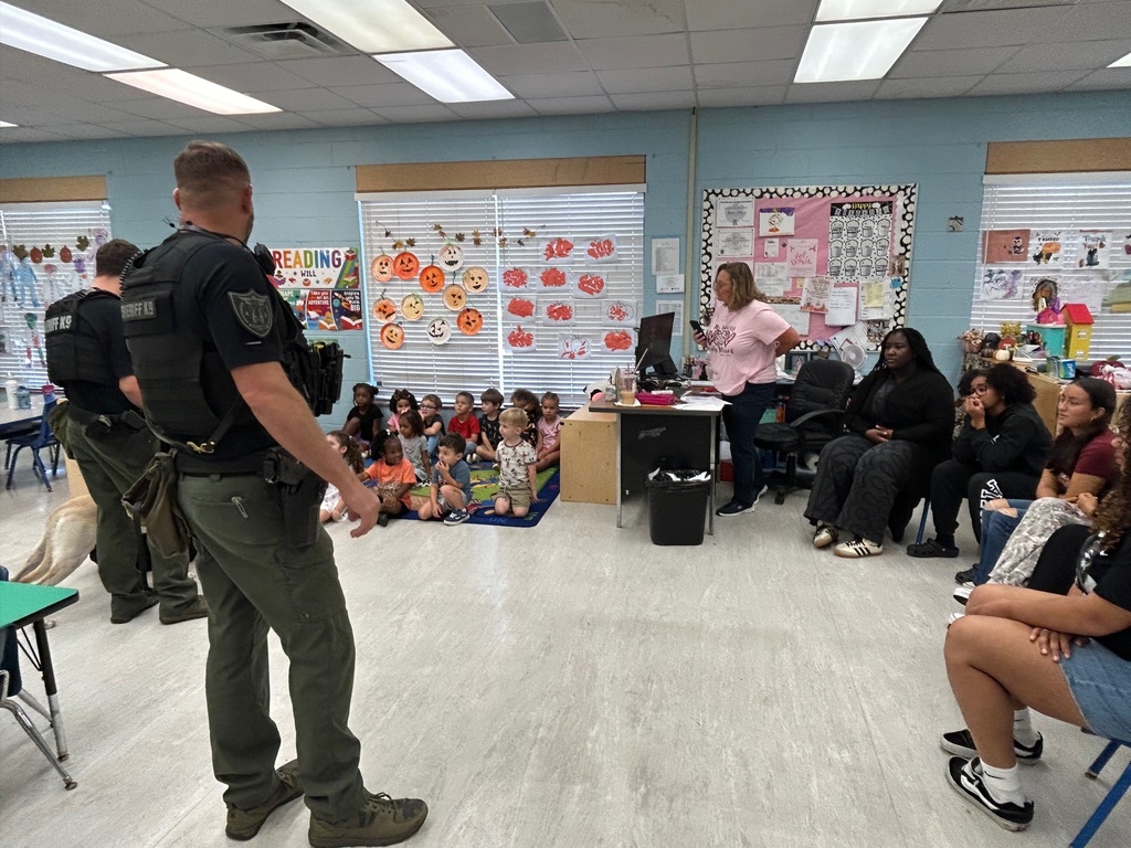 Last week, our Little Paws students celebrated Community Helper’s Week with a special visit from Deputies Lowery and Taliaferro and their amazing K-9 partners, Icarus and Dante! Our littles, along with our Level 4 Early Childhood Education students, learned all about how K-9s are trained and the crucial jobs they and their deputy handlers perform each day to keep our community safe. Thank you to our Clay County Sheriff’s Office partners for giving our students such an engaging, hands-on learning experience!