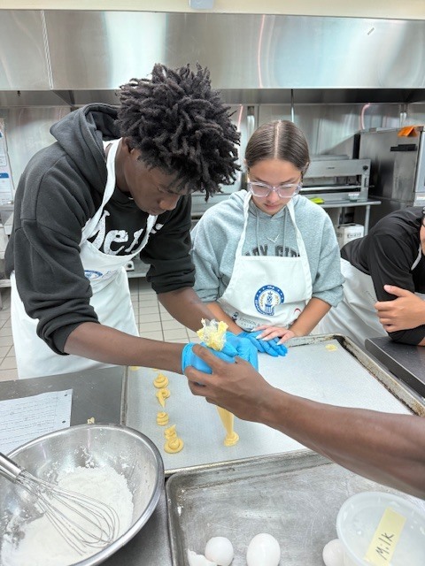 Last week, Ms. LaPierre’s Culinary 2 students showcased their pastry skills by creating delicious cream puffs from scratch! On day one, students prepared a traditional pâte à choux, then returned the next day to make rich pastry cream to fill their puffs. To top it all off, many added a finishing touch of chocolate drizzle for extra flair. A perfect blend of creativity, technique, and teamwork—way to go, Panthers!