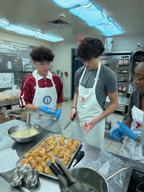 Last week, Ms. LaPierre’s Culinary 2 students showcased their pastry skills by creating delicious cream puffs from scratch! On day one, students prepared a traditional pâte à choux, then returned the next day to make rich pastry cream to fill their puffs. To top it all off, many added a finishing touch of chocolate drizzle for extra flair. A perfect blend of creativity, technique, and teamwork—way to go, Panthers!