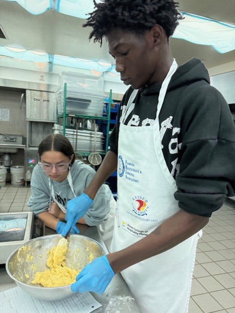 Last week, Ms. LaPierre’s Culinary 2 students showcased their pastry skills by creating delicious cream puffs from scratch! On day one, students prepared a traditional pâte à choux, then returned the next day to make rich pastry cream to fill their puffs. To top it all off, many added a finishing touch of chocolate drizzle for extra flair. A perfect blend of creativity, technique, and teamwork—way to go, Panthers!