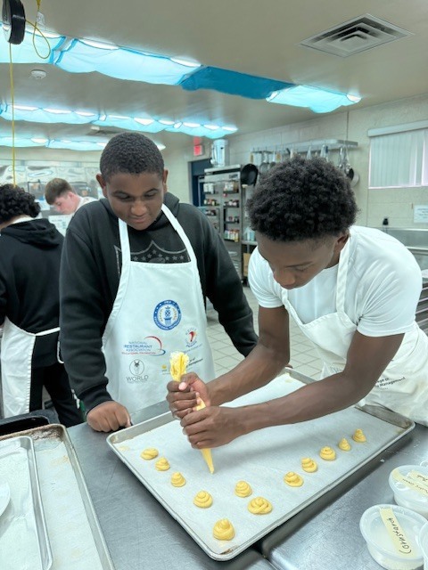 Last week, Ms. LaPierre’s Culinary 2 students showcased their pastry skills by creating delicious cream puffs from scratch! On day one, students prepared a traditional pâte à choux, then returned the next day to make rich pastry cream to fill their puffs. To top it all off, many added a finishing touch of chocolate drizzle for extra flair. A perfect blend of creativity, technique, and teamwork—way to go, Panthers!