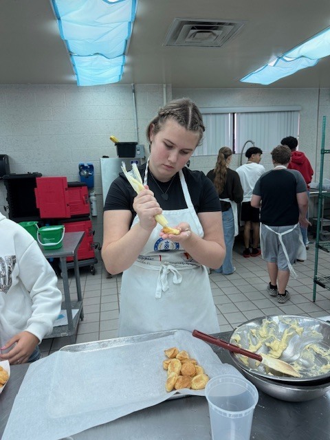 Last week, Ms. LaPierre’s Culinary 2 students showcased their pastry skills by creating delicious cream puffs from scratch! On day one, students prepared a traditional pâte à choux, then returned the next day to make rich pastry cream to fill their puffs. To top it all off, many added a finishing touch of chocolate drizzle for extra flair. A perfect blend of creativity, technique, and teamwork—way to go, Panthers!