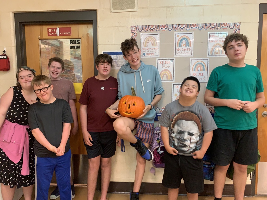 Pumpkin Science in Action! 🍂 In Mrs. Cannarella’s class, students had another exciting day filled with learning and fun as they explored pumpkin life cycles! This week’s lesson focused on identifying the parts of a pumpkin—first labeling the outside, then diving in for a hands-on look at the inside. To wrap up the learning, the class celebrated their discoveries with a bit of seasonal fun by carving their pumpkin together!