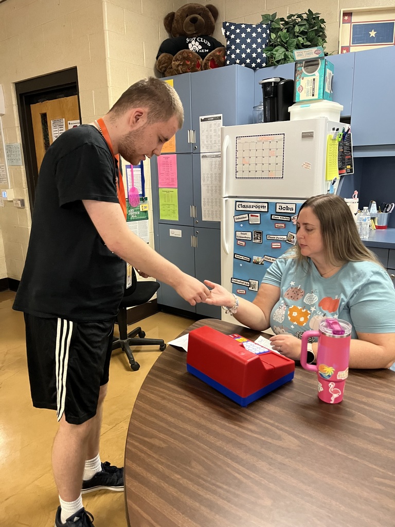 Ms. O’Neal’s students ended the week with a fun and engaging hands-on lesson at “O’Neal’s Ice Cream Shop.” Students selected items from a menu, calculated costs, ensured they had enough money, and determined how much change they should receive. Ms. O’Neal played the role of the waitress, encouraging students to use eye contact and clear communication to place their orders, while Mrs. S served as the cashier and Mrs. Valerie provided “service with a smile.” 🍦 The students loved this interactive lesson that blended math and social skills — real-world learning they can use out in the community.